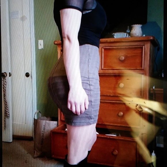 Red flower 👗 - Picture 2 of 5